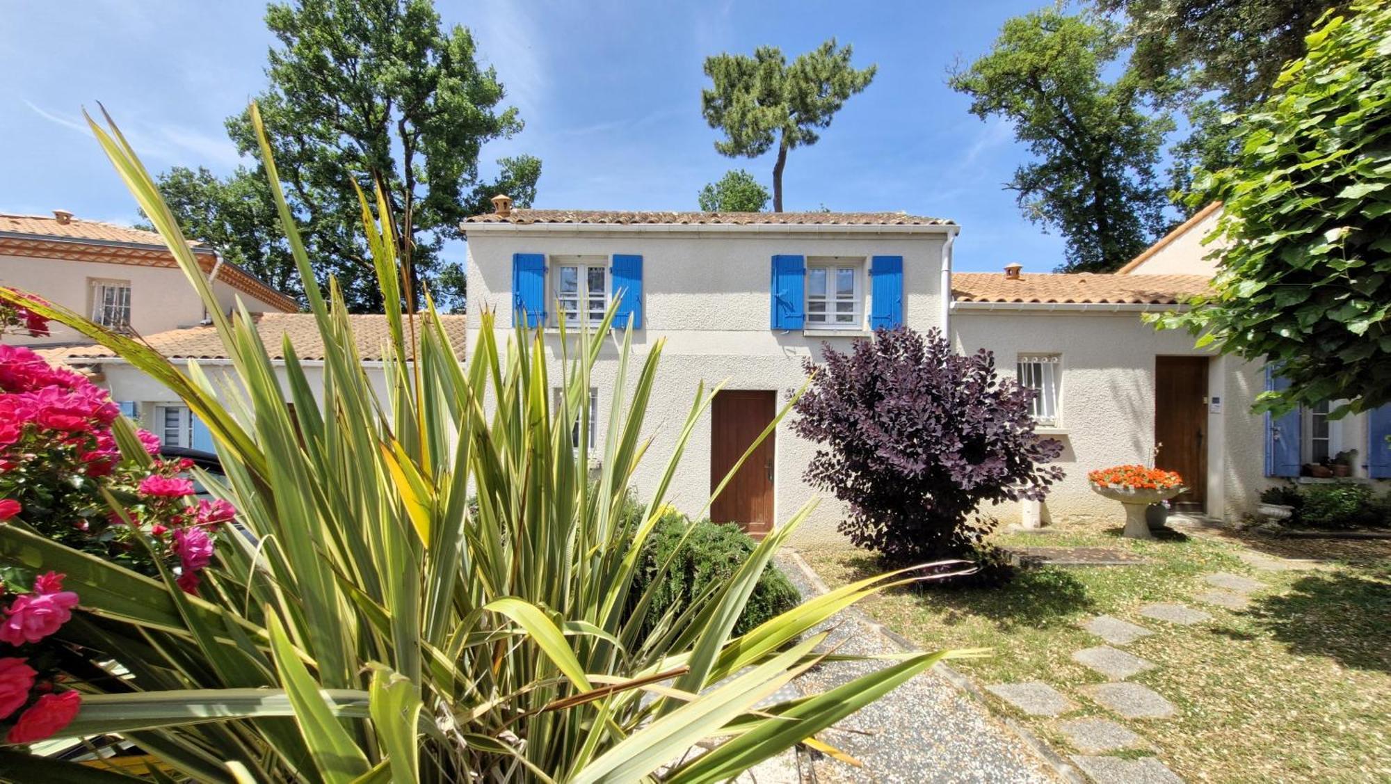 Meschers Sur Gironde - Maisonnette De Vacances - Terrasse - Proche Plage Bagian luar foto